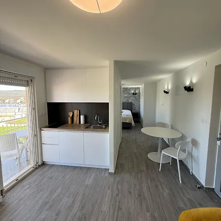 Mediterraneo And Apartman *