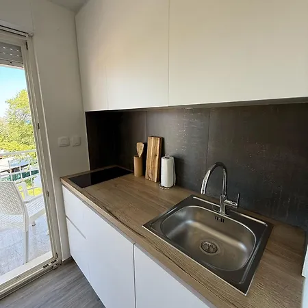 Apartment Mediterraneo And Sukošan