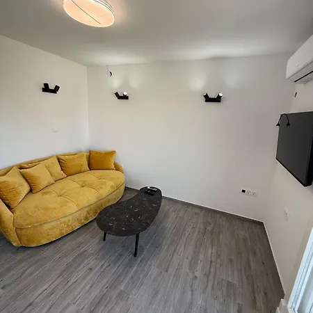 Apartman Mediterraneo And *