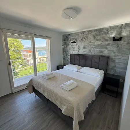 Apartman Mediterraneo And Sukošan