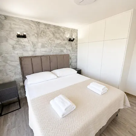 Apartman Mediterraneo And Sukošan