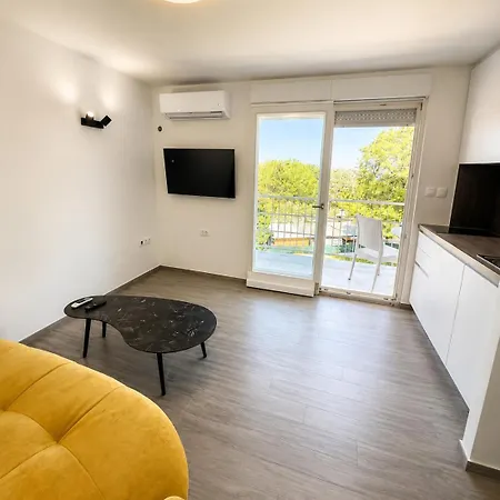Mediterraneo And Apartman Sukošan