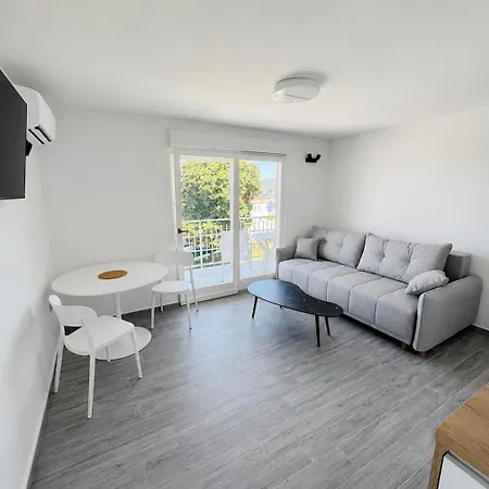 Apartman Mediterraneo And Sukošan