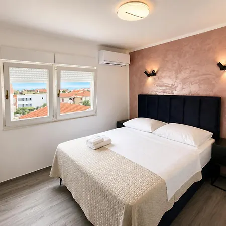 Apartman Mediterraneo And Sukošan